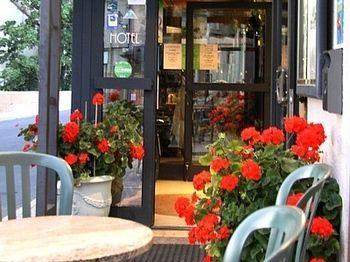 Les Chemins Francis - Modern Hotel Bagnols-les-Bains 외부 사진
