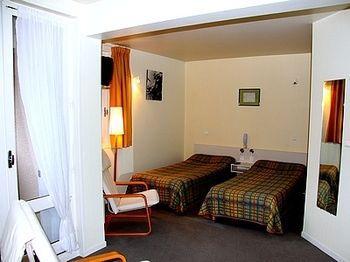 Les Chemins Francis - Modern Hotel Bagnols-les-Bains 외부 사진