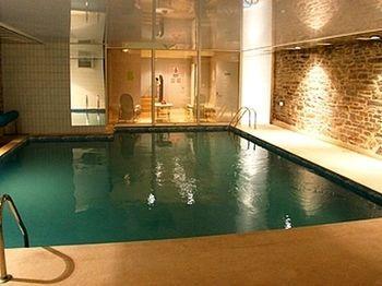 Les Chemins Francis - Modern Hotel Bagnols-les-Bains 외부 사진