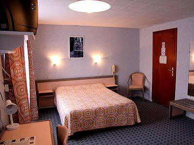Les Chemins Francis - Modern Hotel Bagnols-les-Bains 외부 사진
