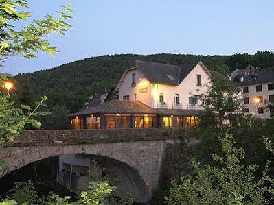 Les Chemins Francis - Modern Hotel Bagnols-les-Bains 외부 사진
